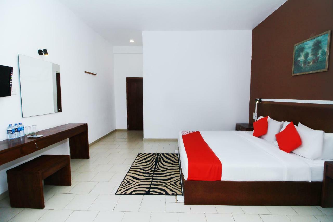 The Kings Bay Hotel Ettukala 外观 照片